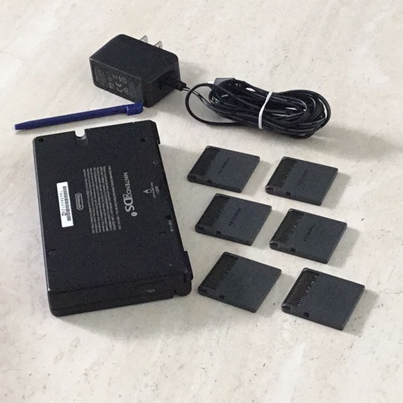 Nintendo DSi Console & 6 Nintendo DS Games Handheld System & Charger Toy Story - Picture 14 of 16